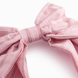 Lyserød sløjfespænde til håret med fine striber