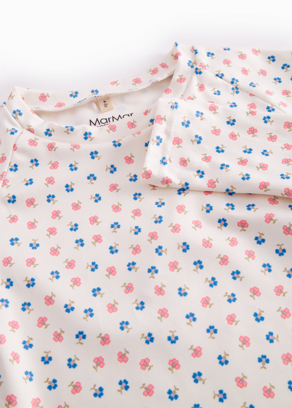 Langärmet badetrøje til børn med blomster print

Warm children's swimsuit with a floral print