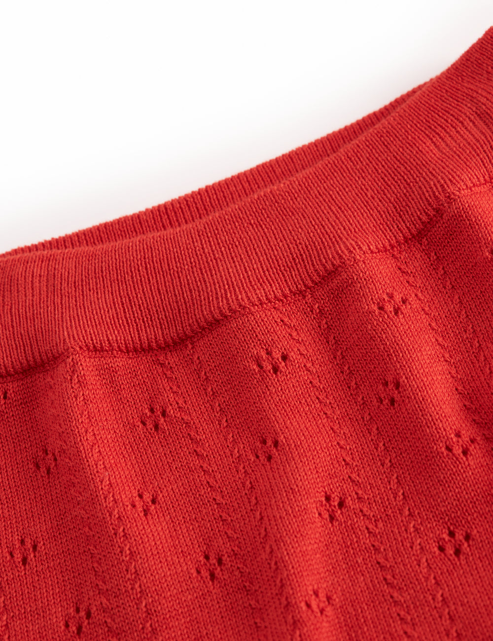 Røde baby strikbukser med fødder og fint hulmønster