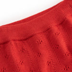 Røde baby strikbukser med fødder og fint hulmønster