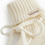 Roughly cut baby food in white with a rib and and band.