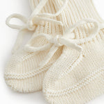 Roughly cut baby food in white with a rib and and band.