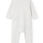 Hvid baby heldragt med  slå-om-lukning og et fint mønster