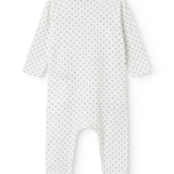 Hvid baby heldragt med  slå-om-lukning og et fint mønster