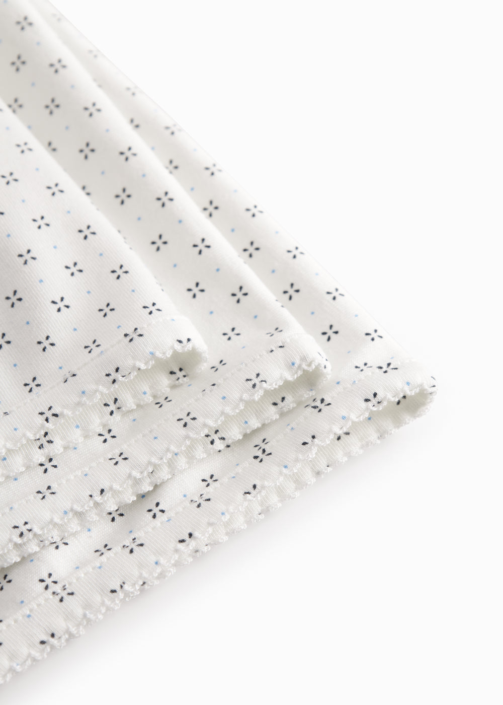 White baby blanket with fine pattern