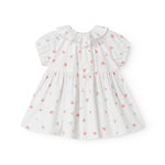 Hvid baby kjole med små blomster og korte ærmer