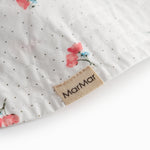 Hvid baby solhat med små blomsterprint