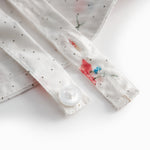 Hvid baby solhat med små blomsterprint