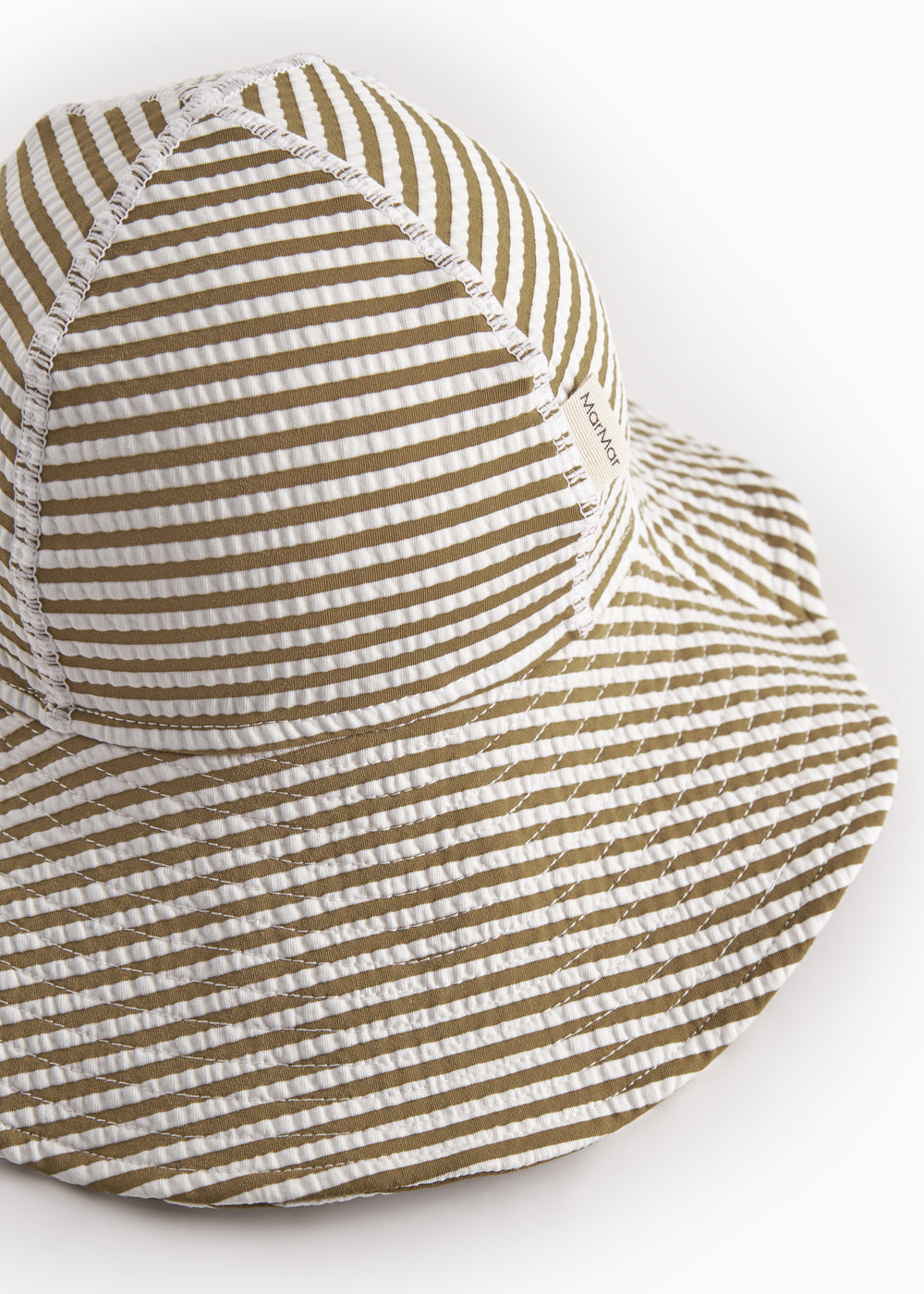Badehat til baby og børn med et stripet mønster