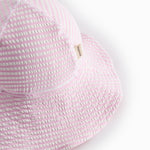 Badehat til baby og børn med et stripet mønster