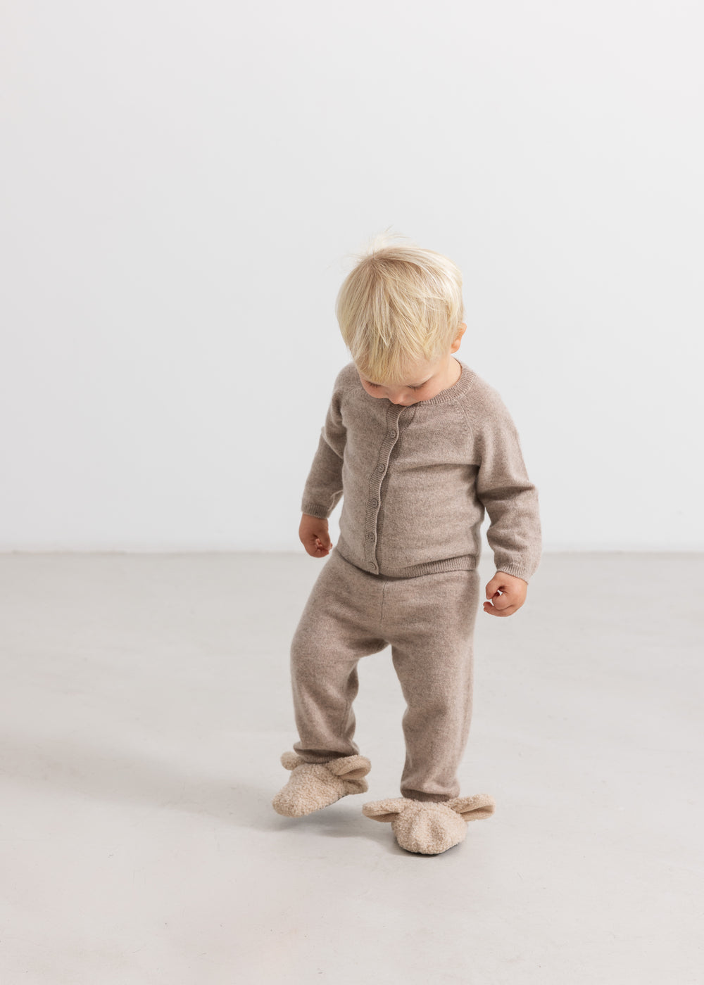 Kids set in teddy fleece with zipper and trousers, gray-brown melange