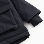 Winter jacket in dark navy with ribbed cuff and slanted seam at the bottom.