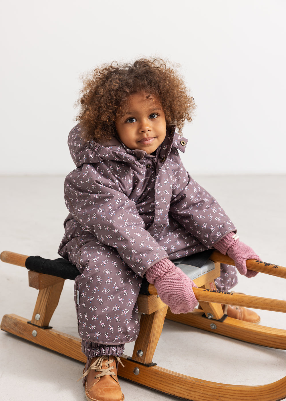 Hooded jacket with zipper in dark brown; small floral print.