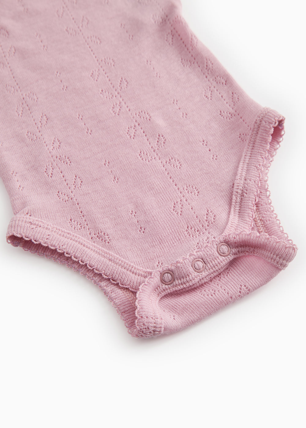 Benedikte bodystocking in pink with snap button and ribbed edge at the leg opening.
