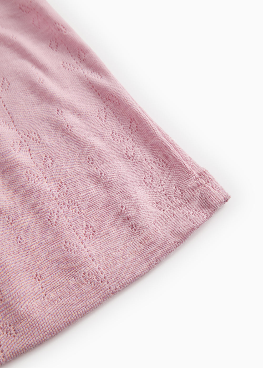 Tamra t-shirt in pink with long sleeves and a nice lace pattern at the edge.