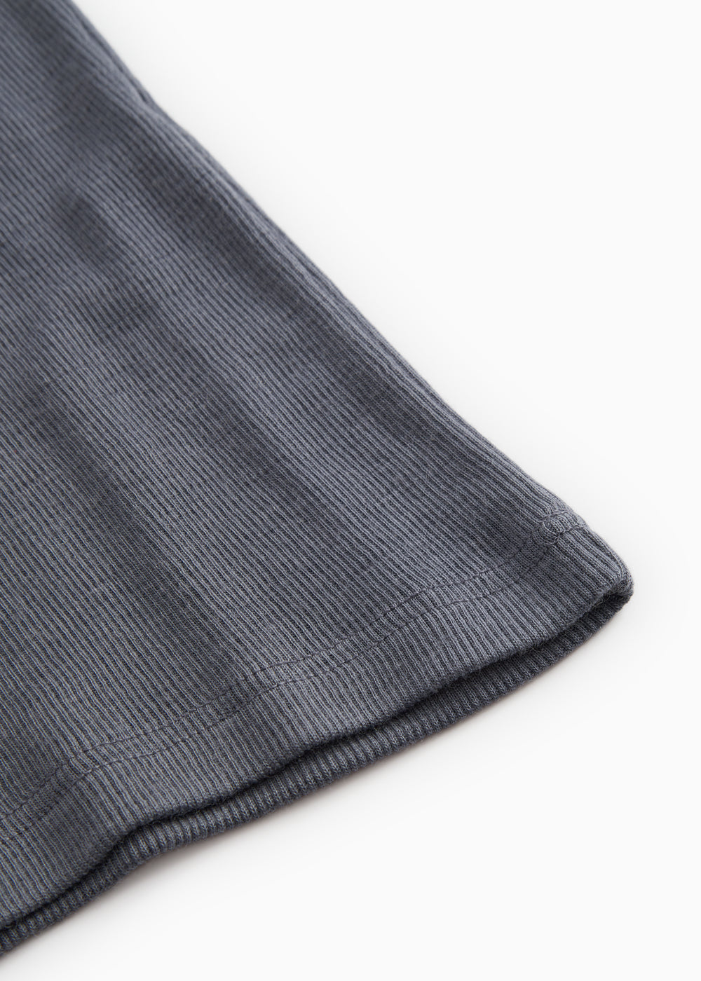 Long-sleeve t‑shirt in dark gray melange fabric with ribbed hem.