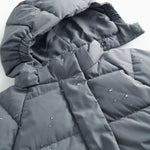 Dunjakke in dark gray-blue with hood edges and push buttons, with droplets.