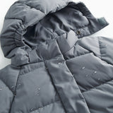 Dunjakke in dark gray-blue with hood edges and push buttons, with droplets.