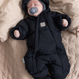 Sort puffer jacket with hood and closed cuffs for baby