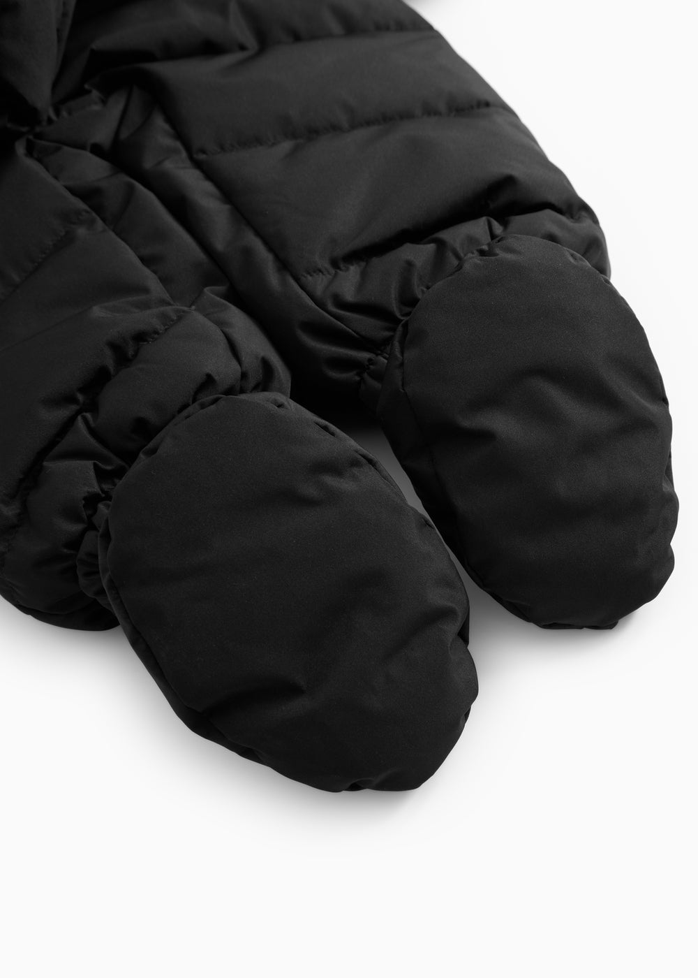 Sort dun-/puffshield screen with elastic cuffs and hood flaps