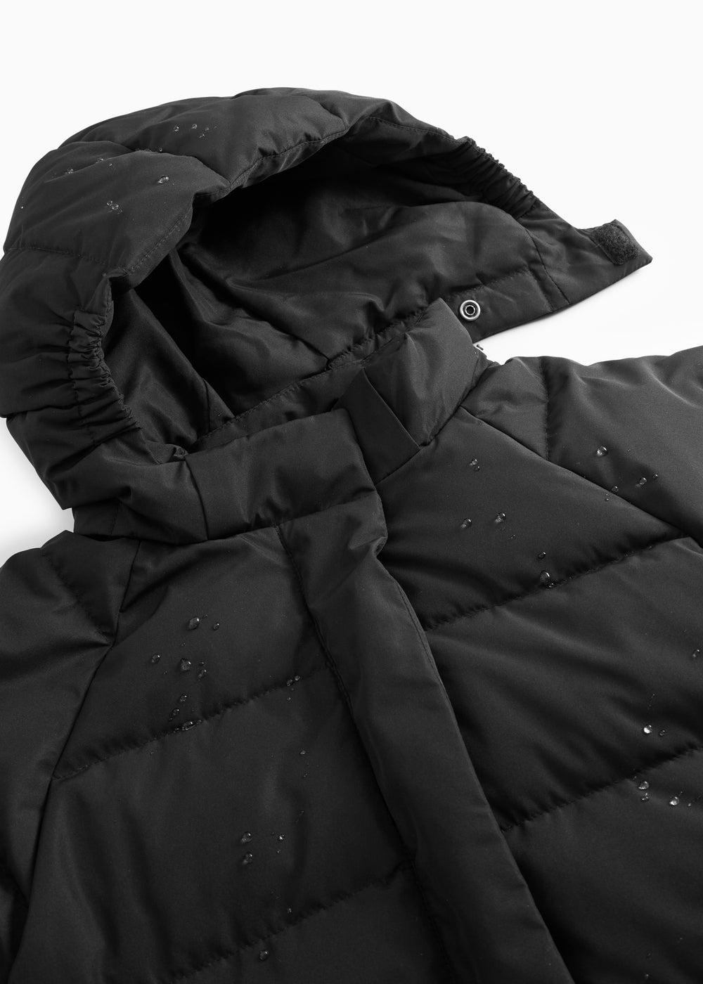 Sort jacket with adjustable collar and button details.