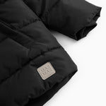 Sort jacket with small logo patch on sleeve