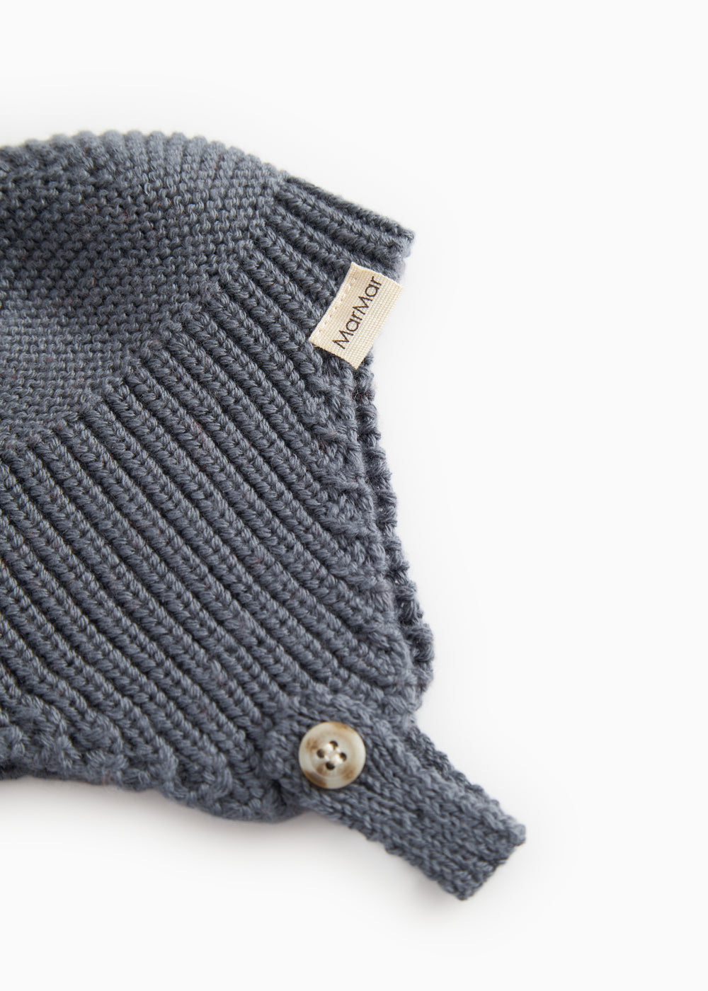 Grey stripe: label and button on the folded ear pocket