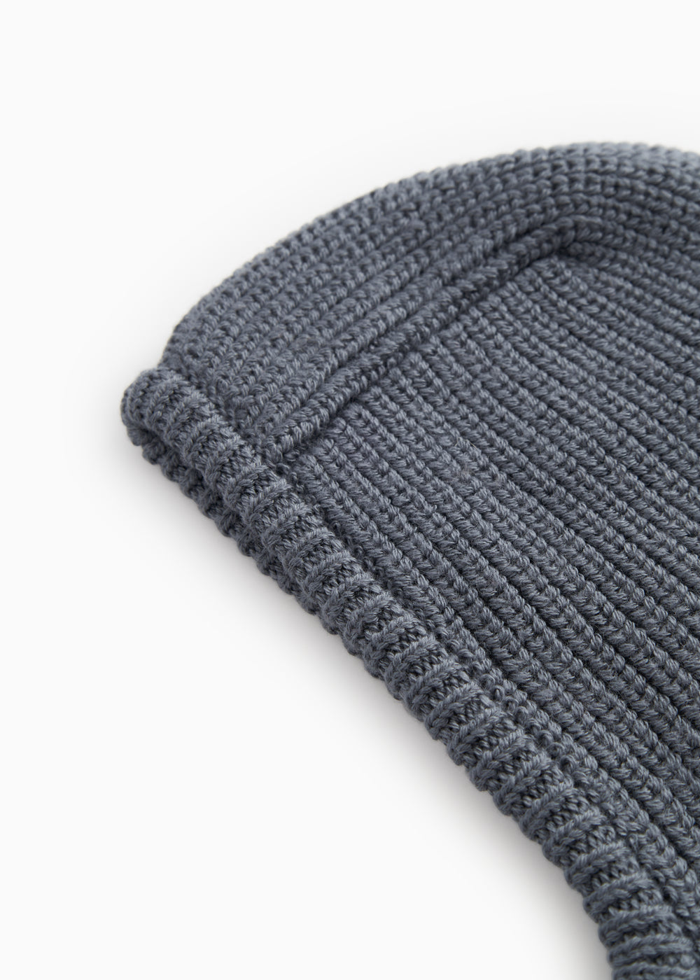 Knitted balaclava: dark gray ribbed edge at the opening