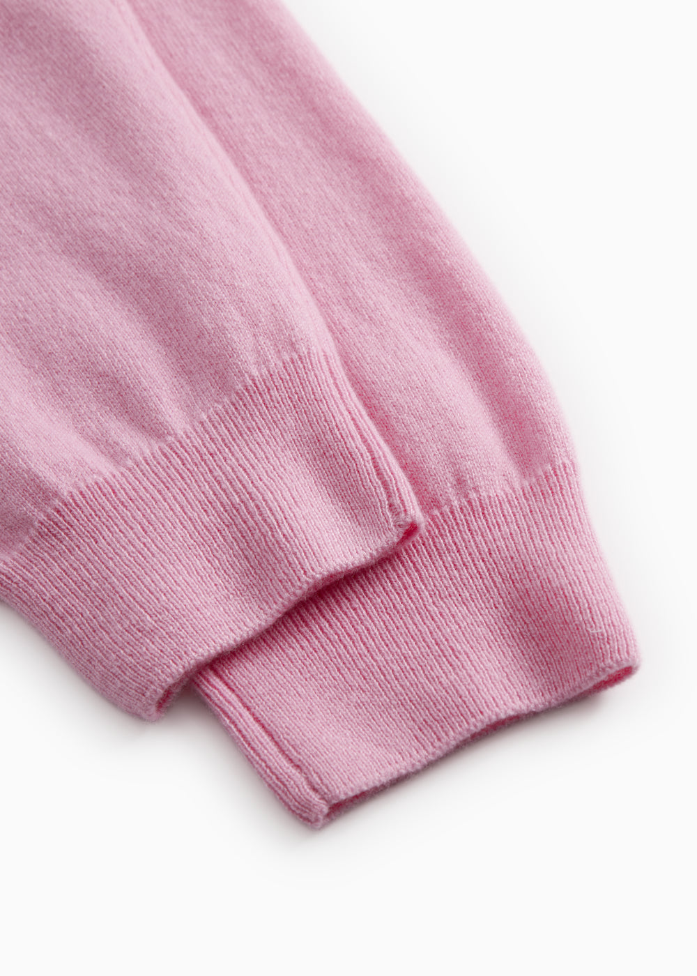 Pink Kashmir pants ending with a ribbed hem.