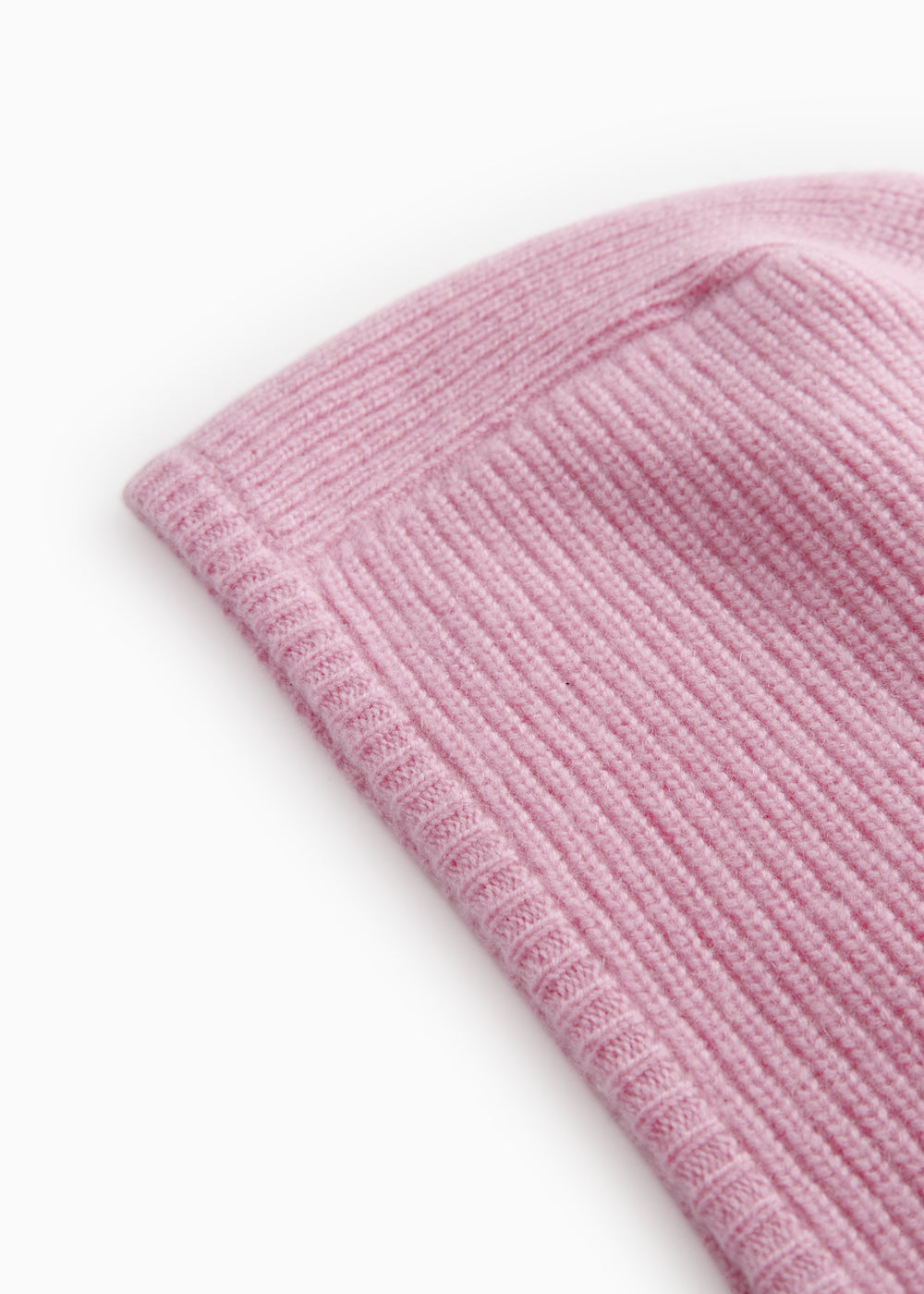 Amaro Kashmir hue and rose rib stitch with tightly knitted pattern on the cuff