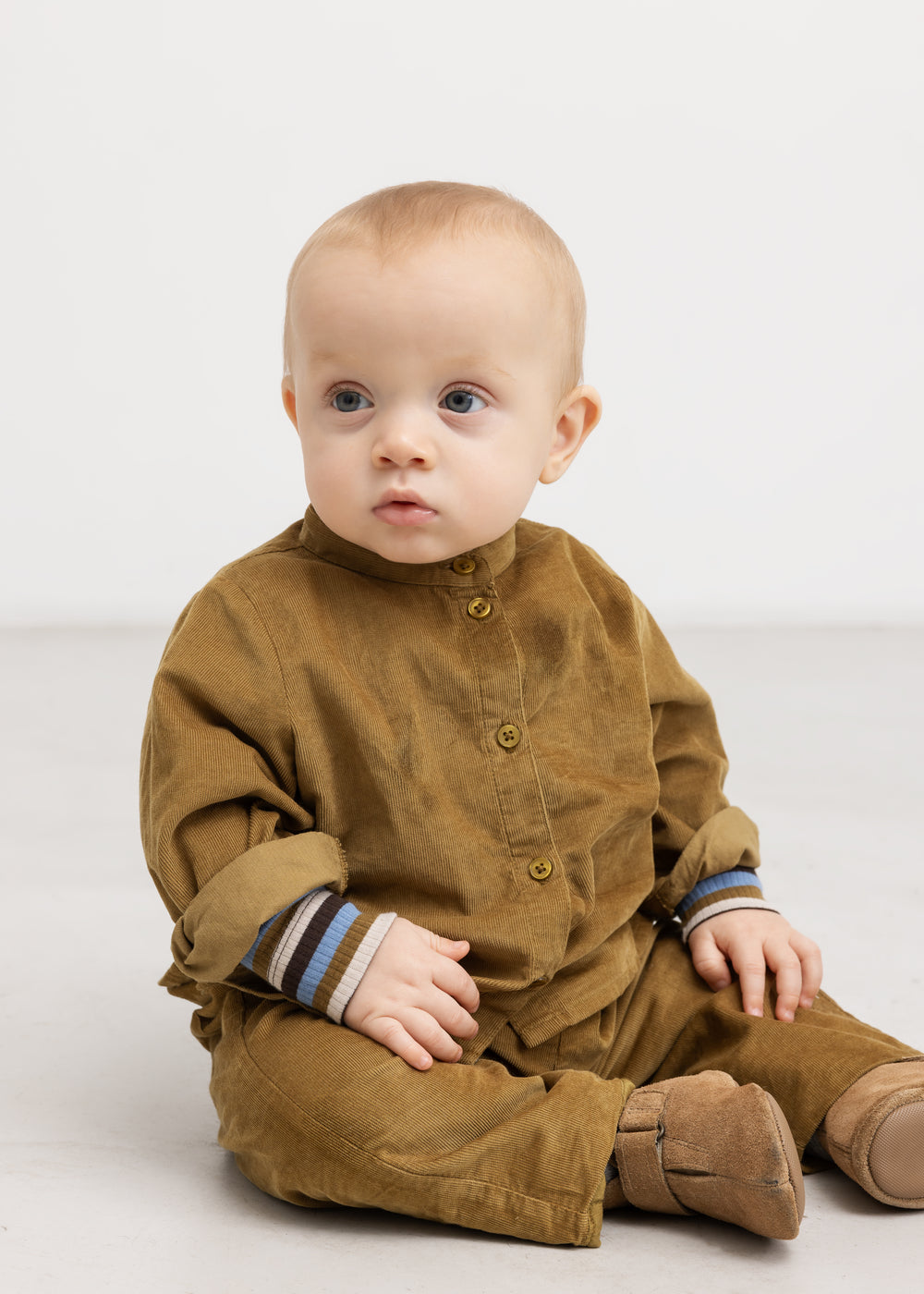 Baby tights in dark bronze with elastic waist and straight, wide legs