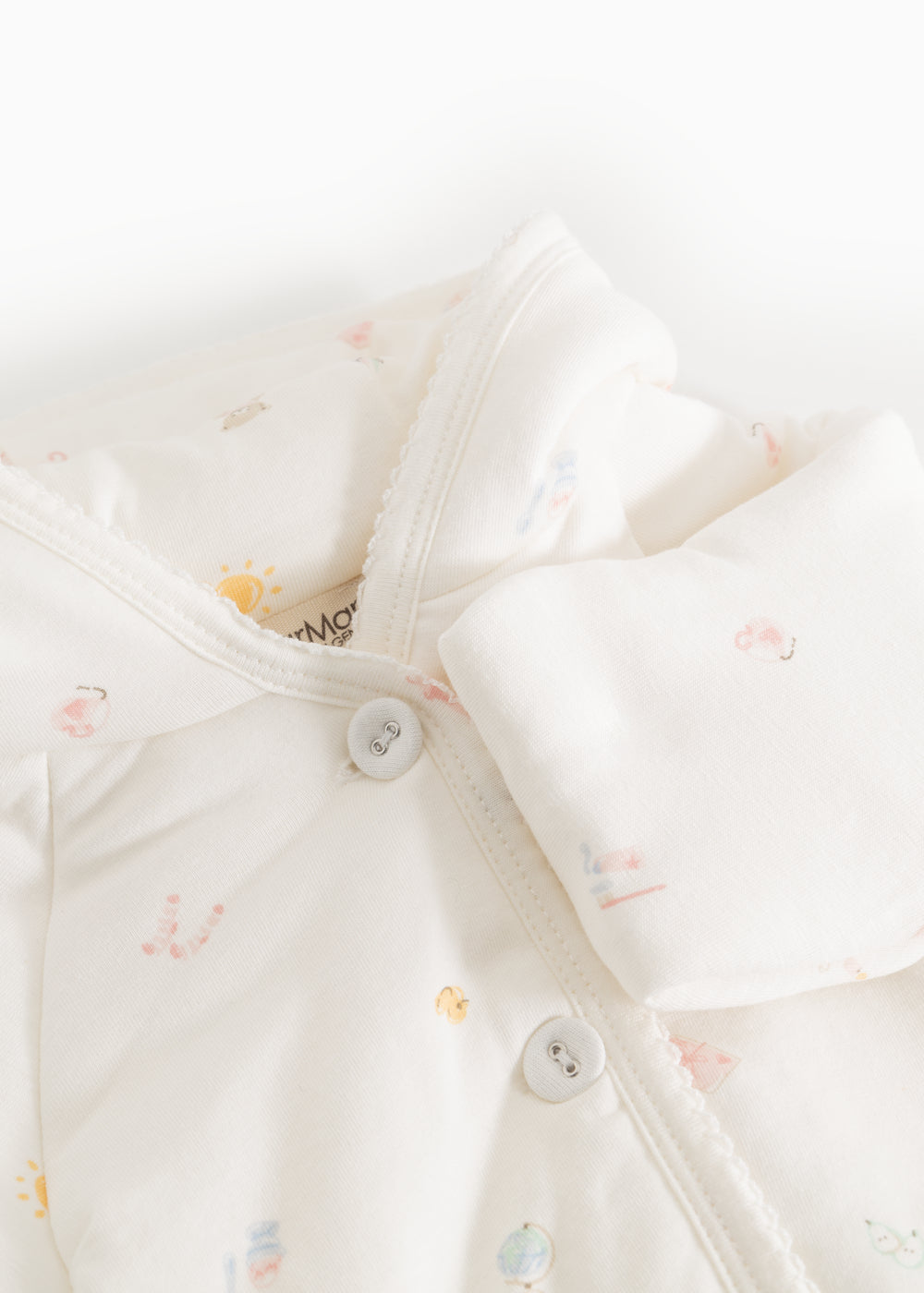 Hooded cream jacket with front button closure and wavy edge at the hood.