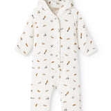 Hooded jacket in white fabric with colorful car print, snap closure in front.