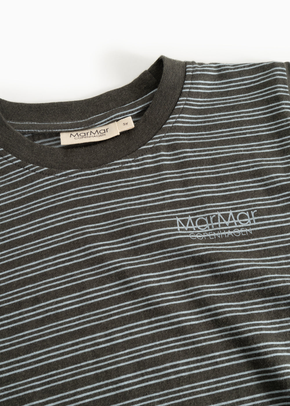 Striped blouse with long sleeves, round neckline, dark gray bottom with light thin stripes