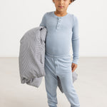 Light blue long leggings for children, ribbed fabric and front snap closure.