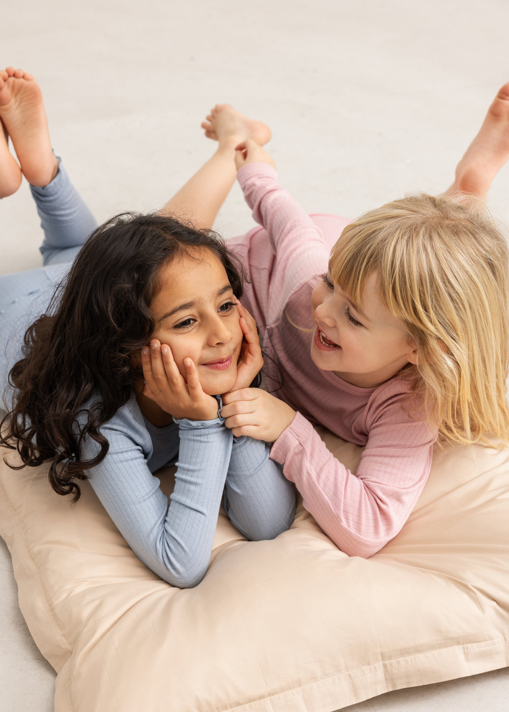 Light blue leggings for children with ribbed surface and elastic waist.