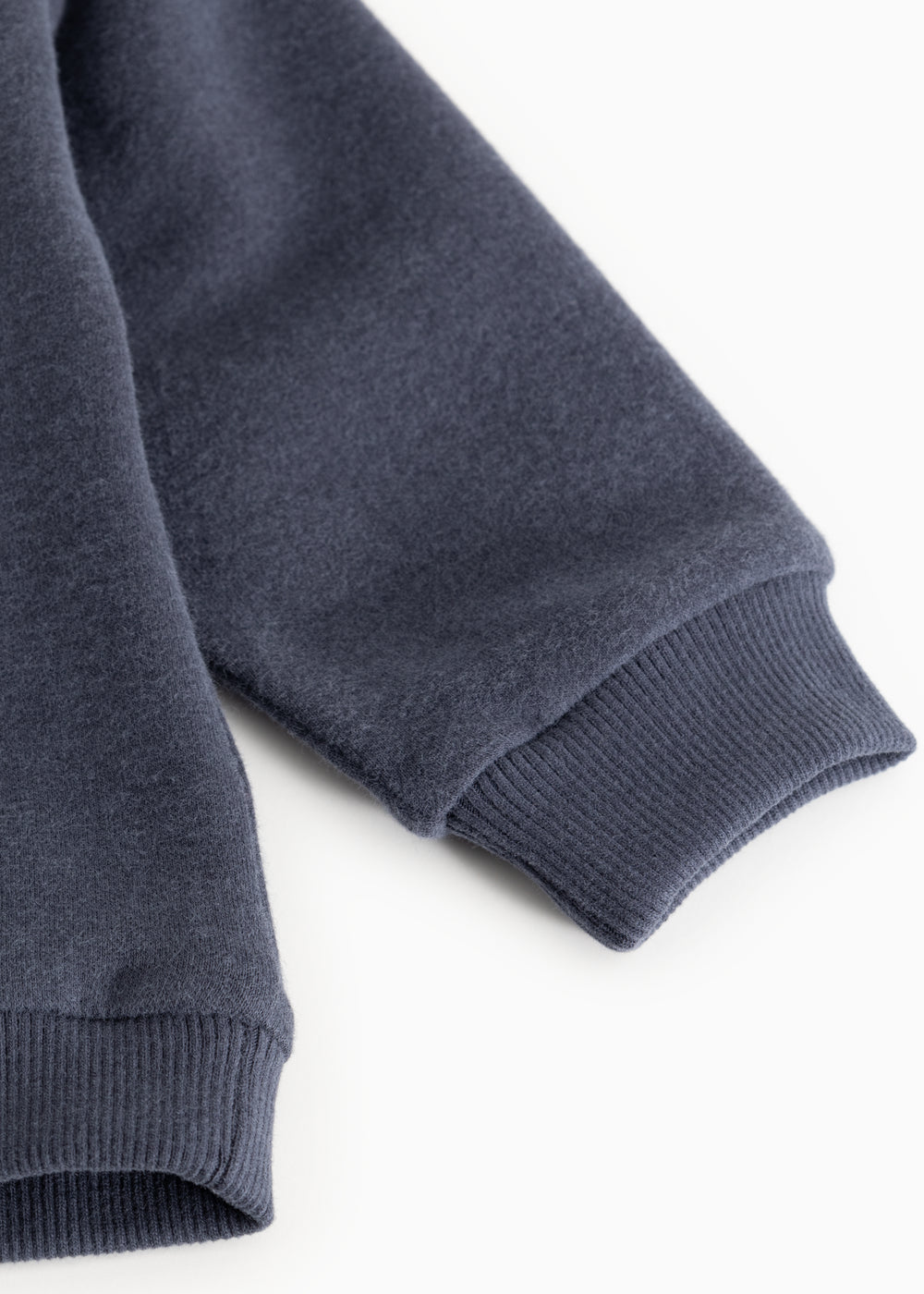 Blouse in dark navy with ribbed cuff at the sleeve.