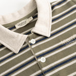 Thanos polo with collar and button placket, striped pattern and ribbed edge.