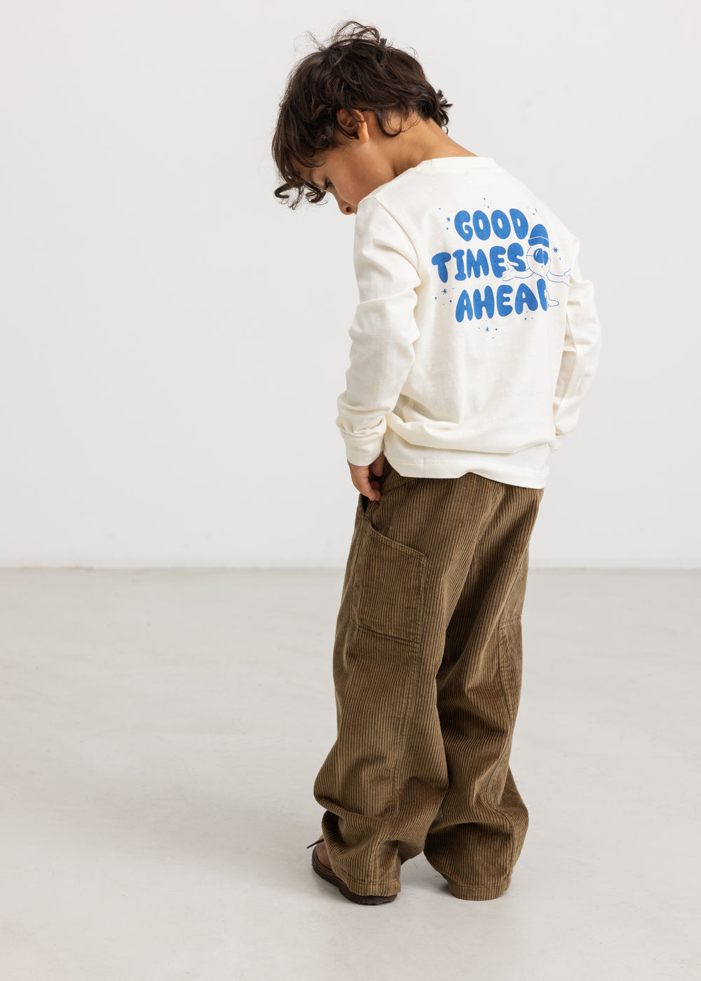 Pluto trousers Wilted in brown corduroy with wide legs and a slight flare.