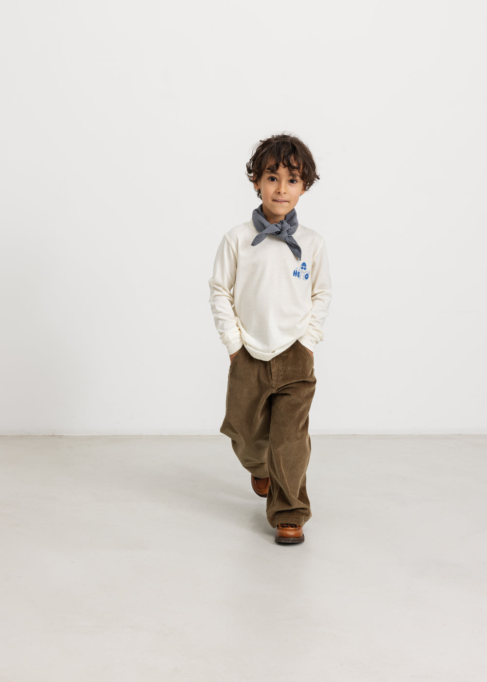 Pluto trousers Wilted in brown corduroy with wide legs and a button closure
