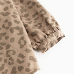 Sand-colored children's dress with leopard print and elastic sleeve edge