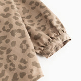 Sand-colored children's dress with leopard print and elastic sleeve edge