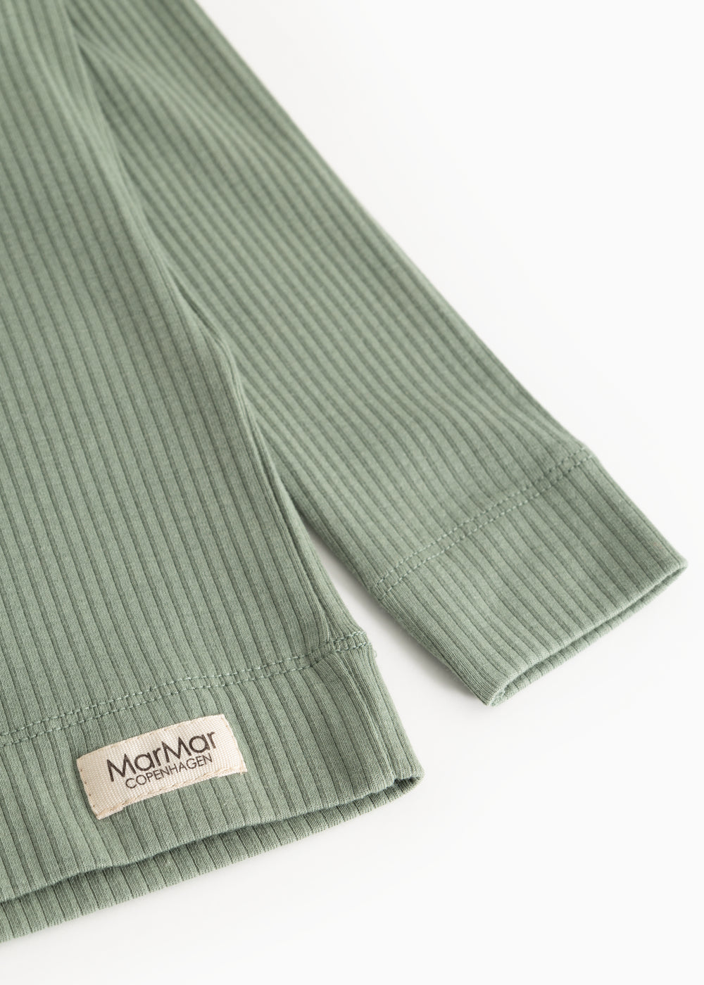 Long-sleeved T-shirt with frost green ribbed cuffs and hem