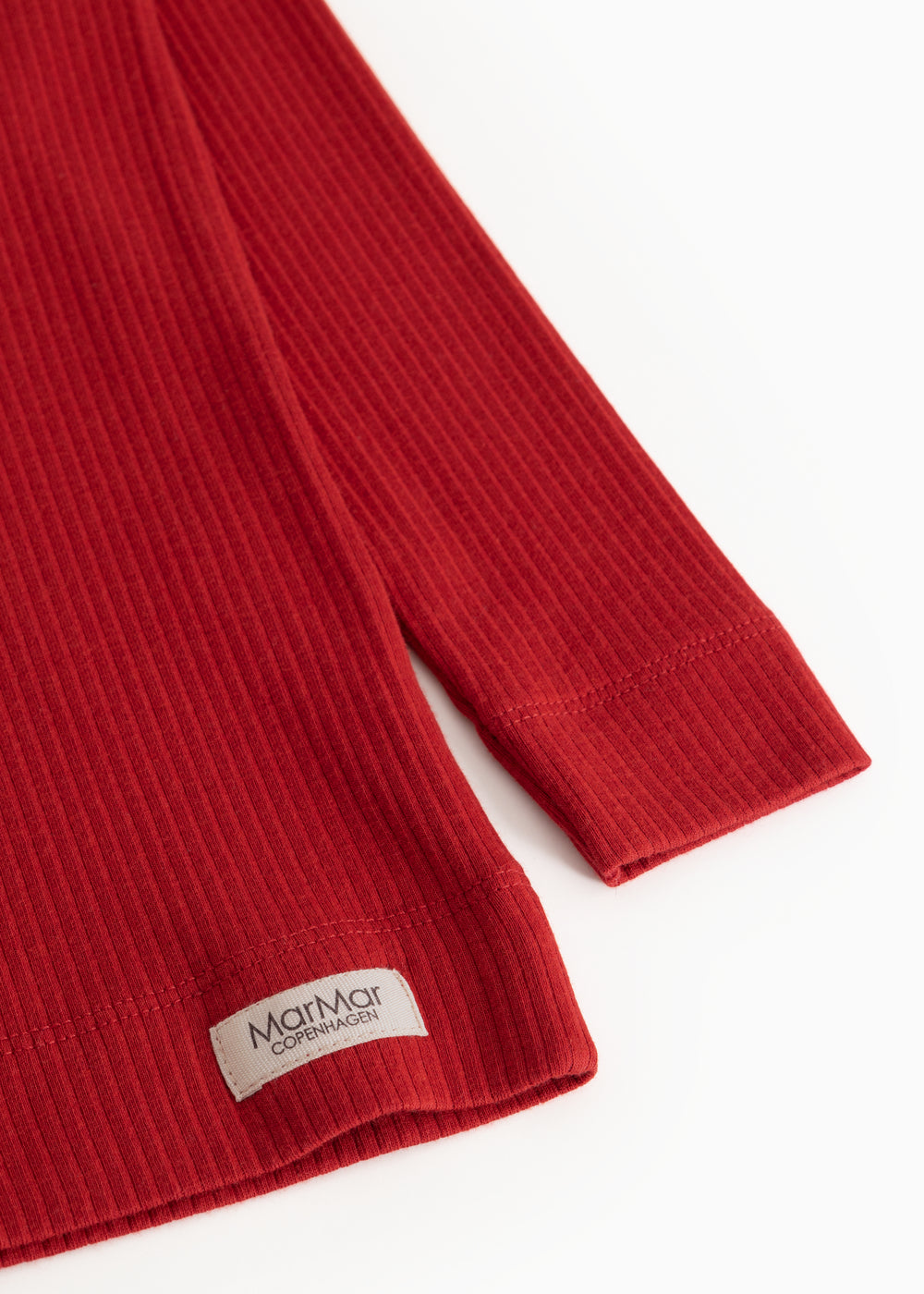 Red long-sleeved ribbed fabric T-shirt with cuff detail