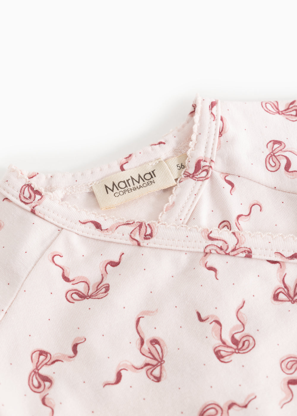 Blouse with ruffled collar and button at the neck, seahorse print