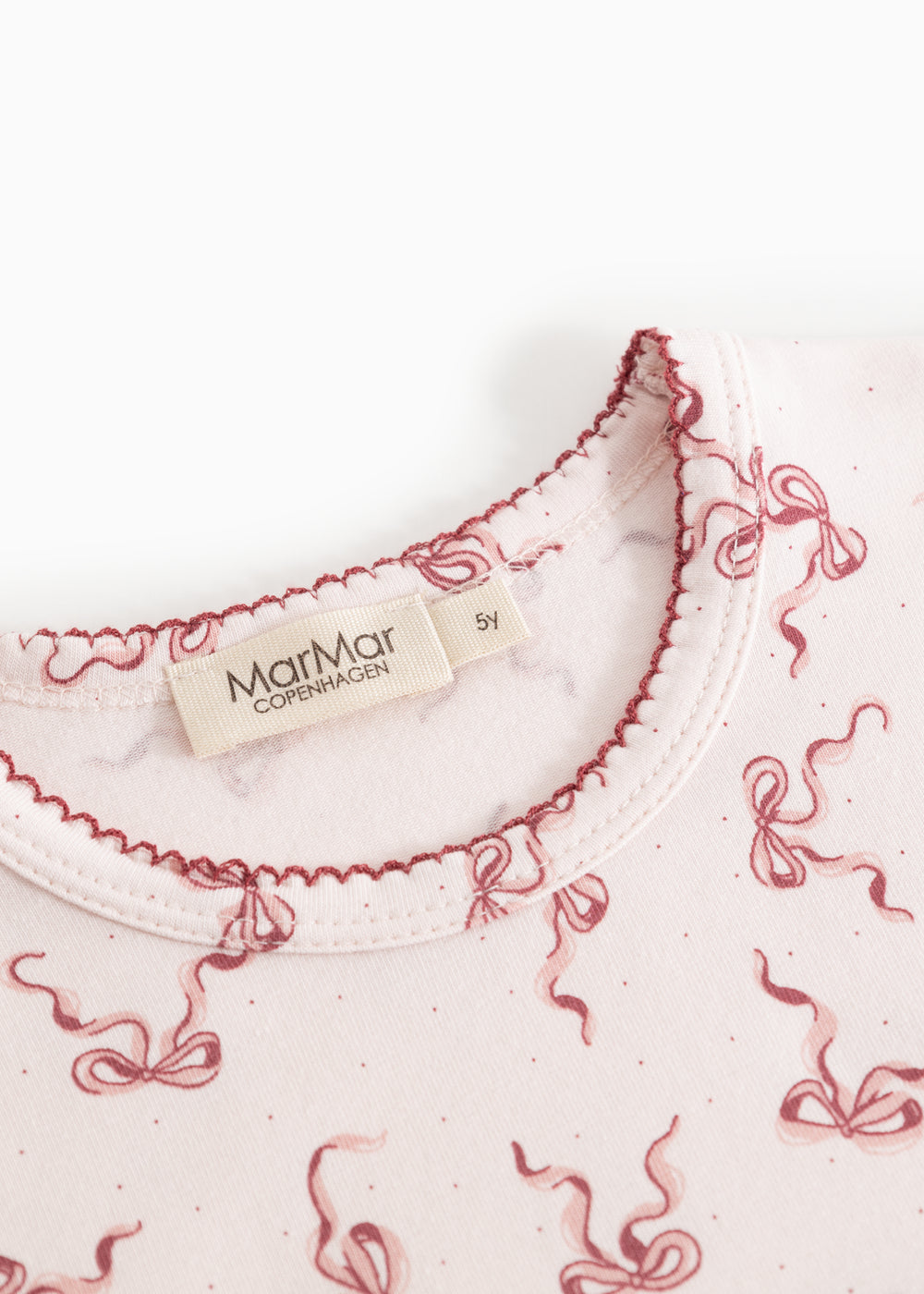 Nightdress collar with round neck, red piping and MarMar label at inner seam