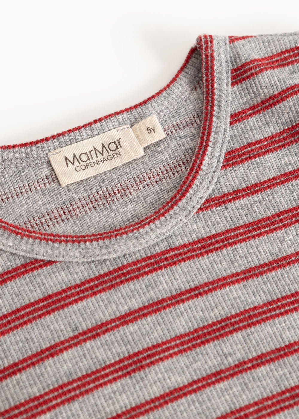 Tani long-sleeved gray T-shirt with red stripes, round neck and label at the neck