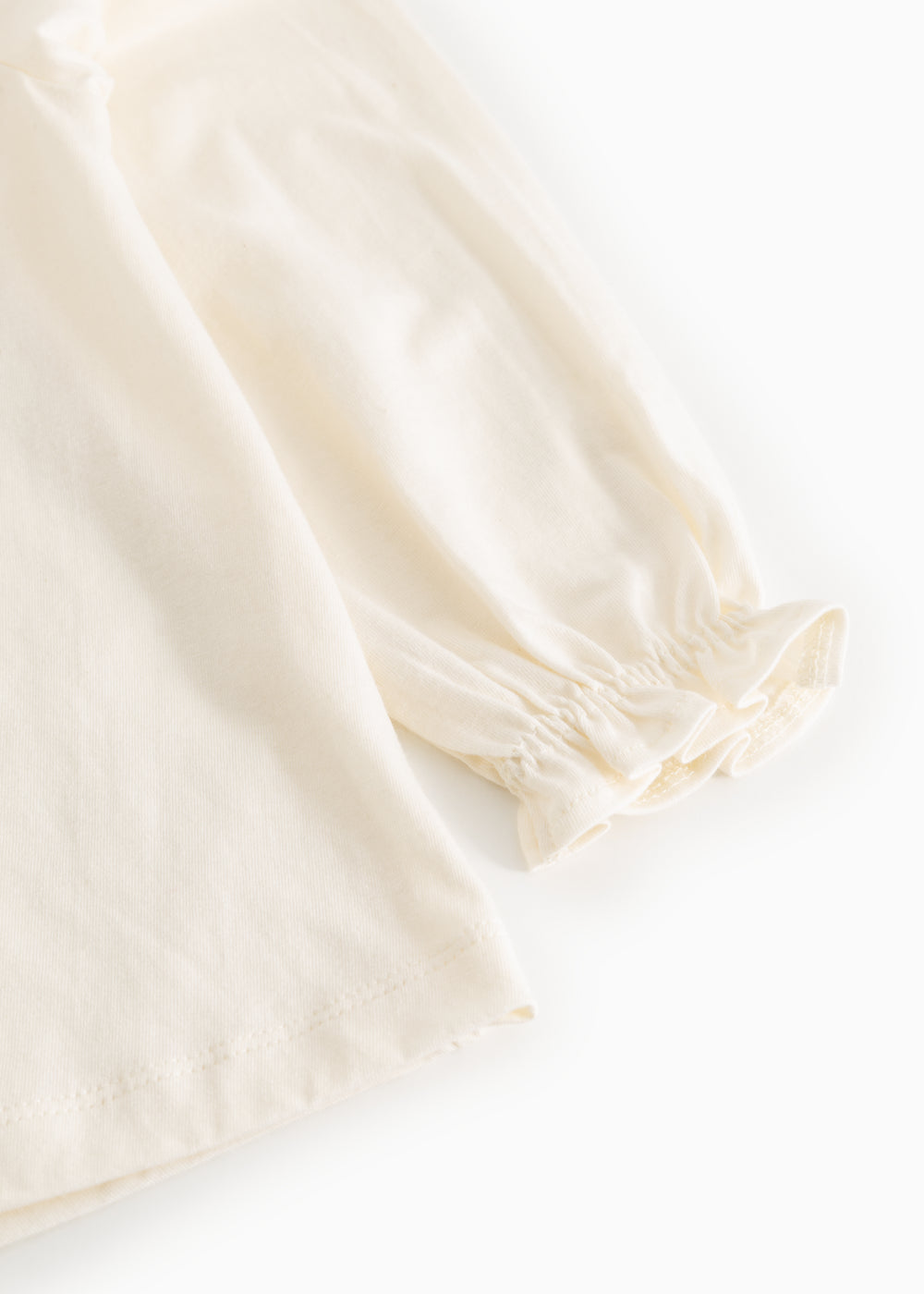 Offwhite blouse with puff sleeves and elastic cuff