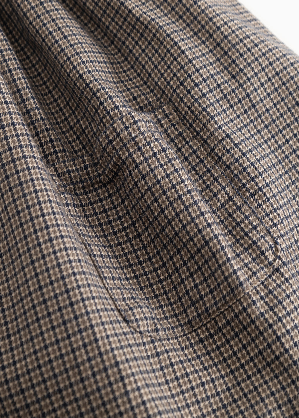 Houndstooth dress with brown-blue check fabric (close-up)
