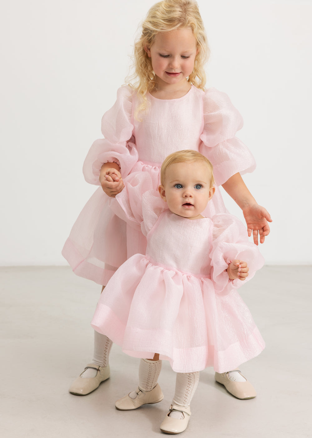 Pink tulle dress with voluminous sleeves and layered skirt